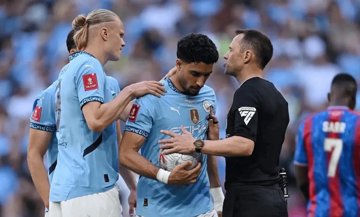 随机-法甲国际比赛日再迎强敌，费耶诺德单刀错失，主帅态度——更衣室稳定，赛季目标并未改变的简单介绍