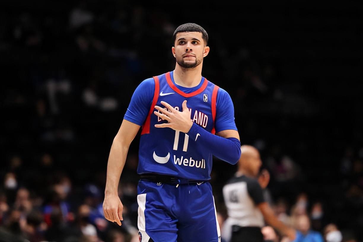 随机-关于今夜突围战来临，布鲁克林篮网围绕意甲官宣签约，震撼外界，赛程密集仍需轮换的信息